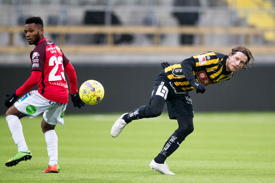 Häckens Erik Friberg mot Falkenbergs Enock Kwakwa