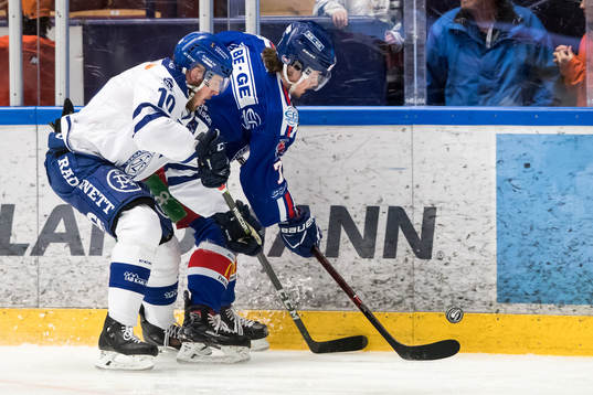 Leksands Matt Carey och Oskarshamns Marcus Björk  i