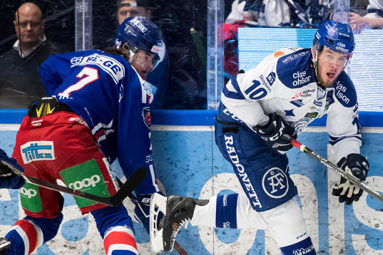 Oskarshamns Marcus Björk och Leksands Matt Carey  i
