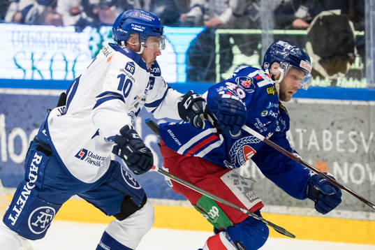Leksands Matt Carey och Oskarshamns Niklas Johansson  i