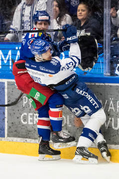 Leksands Jon Knuts  i ishockeymatchen i hockeyallsvenska