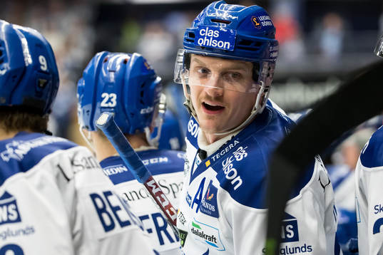 Leksands Martin Karlsson  i ishockeymatchen i