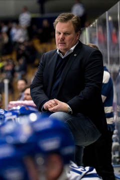 Leksands tränare Leif Carlsson  i ishockeymatchen i