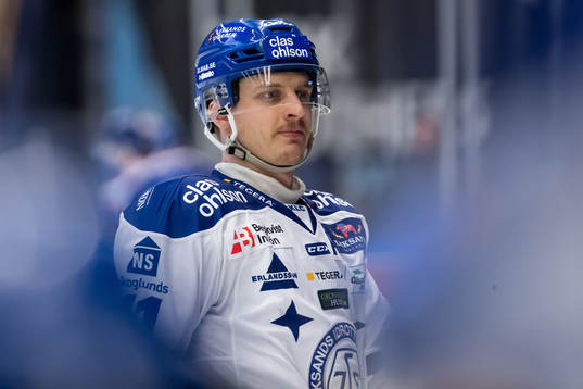 Leksands Martin Karlsson  i ishockeymatchen i