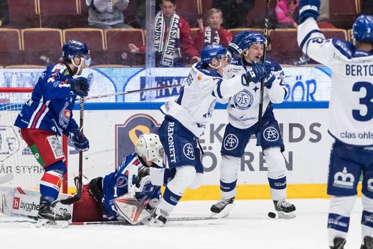 Leksands Tobias Forsberg och Patrik Norén jublar framför