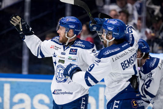 Leksands Matt Carey och Emil Bemström och Oskar Lang jublar