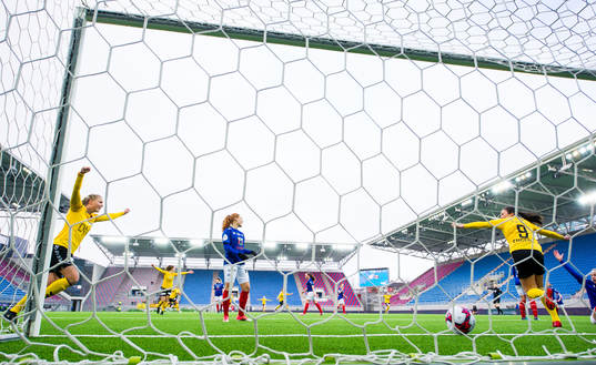 Ingrid Syrstad Engen of LSK Kvinner celebrates