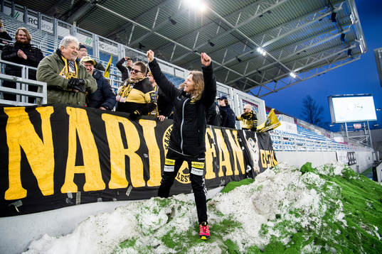 Hege Riise, head coach of LSK Kvinner, celebrates with the