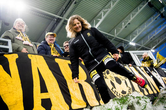 Hege Riise, head coach of LSK Kvinner, celebrates with the