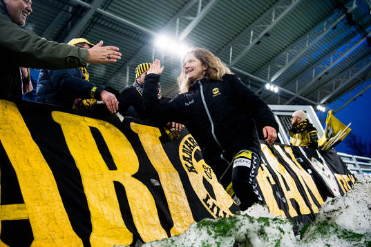 Hege Riise, head coach of LSK Kvinner, celebrates with the
