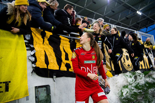Goalkeeper Cecilie Fiskerstrand of LSK Kvinner celebrates
