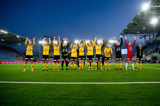 The players of LSK Kvinner celebrate