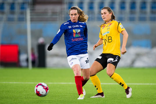 Ingrid Schjelderup of Vålerenga and Emilie Bosshard Haavi