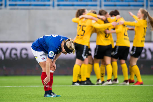 Ingrid Katrine Buer Søndenå of Vålerenga looks dejected