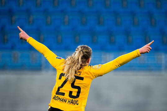 Sophie Roman Haug of LSK Kvinner celebrates 4-0