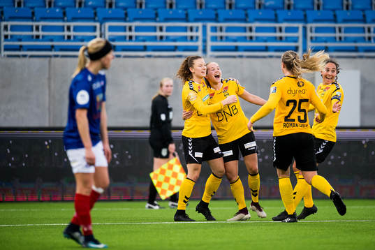 Ingrid Katrine Buer Søndenå of Vålerenga looks dejected