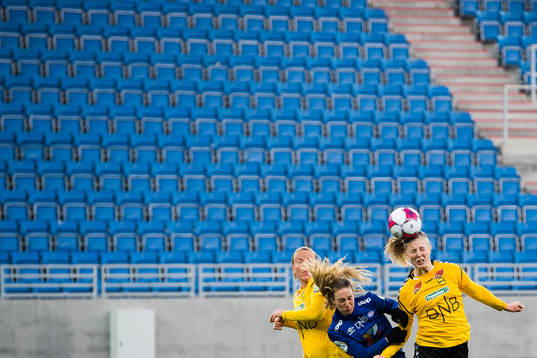 Ingrid Schjelderup of Vålerenga and Sophie Roman Haug of