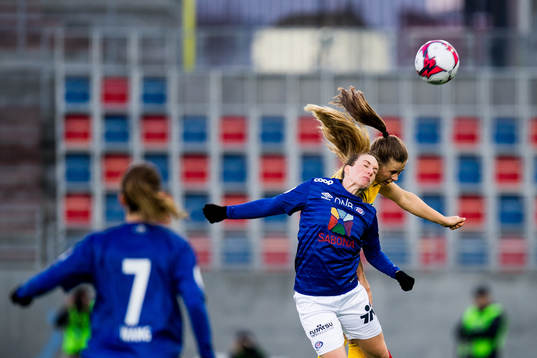 Ingrid Schjelderup of Vålerenga and Emilie Bosshard Haavi