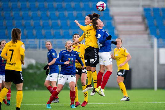 Isabell Bachor of LSK Kvinner and Ingrid Schjelderup of