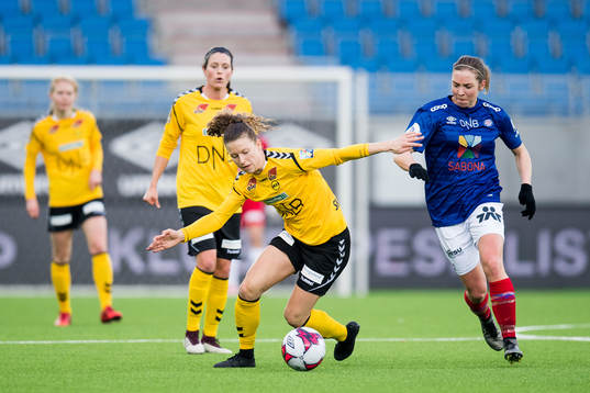 Synne Skinnes Hansen of LSK Kvinner and Marte Berget of