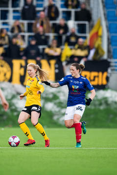 Malin Brenn of LSK Kvinner and Isabell Lehn Herlovsen of