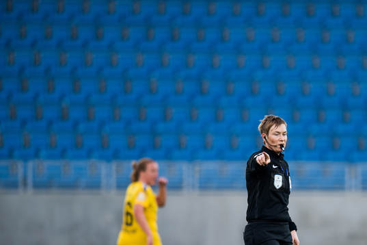 Marte Sørø, referee