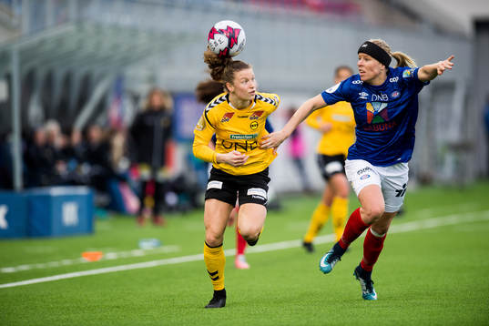 Synne Skinnes Hansen of LSK Kvinner and Ingrid Katrine Buer