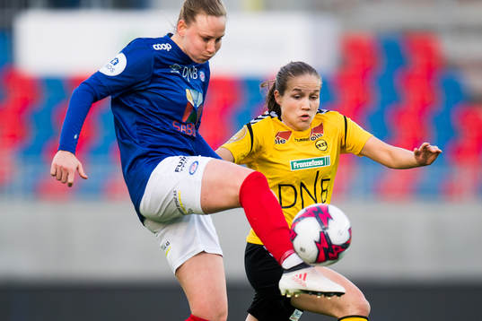 Stine Pedersen Reinås of Vålerenga and Guro Reiten of LSK