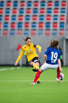 Ingrid Moe Wold of LSK Kvinner and Kine Fløtre of