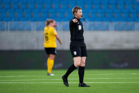 Marte Sørø, referee