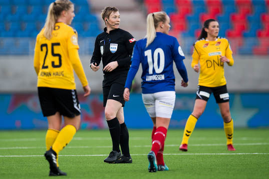 Marte Sørø, referee
