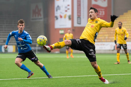 Elfsborgs Stefan Ishizaki och Halmstads Emil Tot Wikström