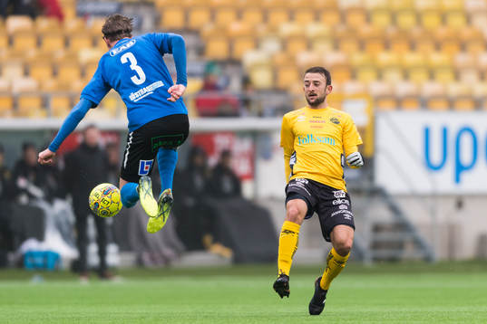 Elfsborgs Robert Gojani och Halmstads Alexander Berntsson