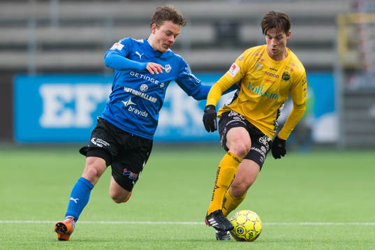 Elfsborgs Simon Olsson och Halmstads Höskuldur Gunnlaugsson