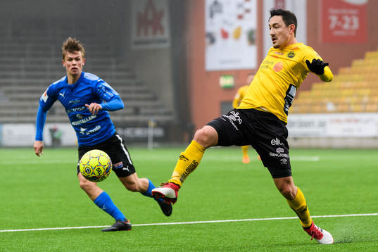 Elfsborgs Stefan Ishizaki och Halmstads Oscar Petersson