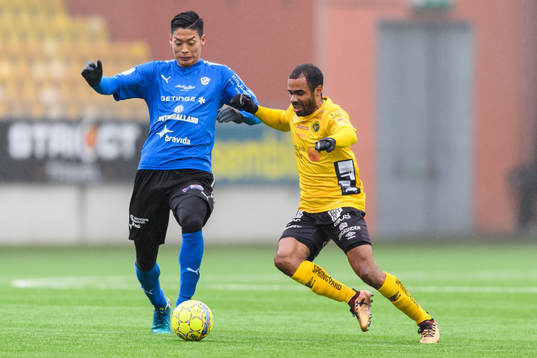 Halmstads Kosuke Kinoshita och Elfsborgs Alex Dyer
