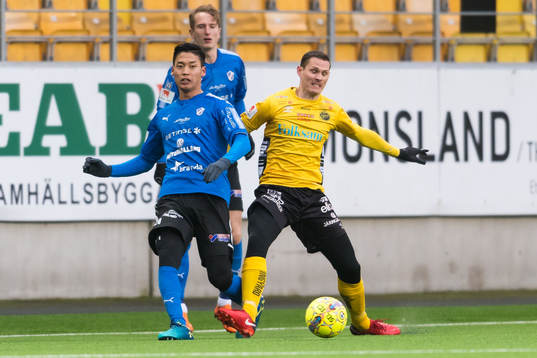 Halmstads Kosuke Kinoshita och Elfsborgs Jon Jönsson