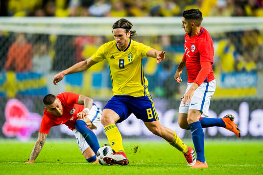 Chiles Nicolás Castillo och Diego Valdés och Sveriges