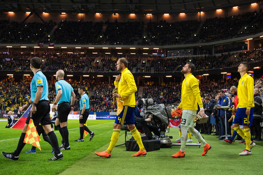 Sveriges Andreas Granqvist, målvakt Kristoffer Nordfeldt