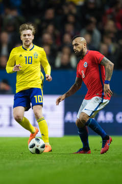 Sveriges Emil Forsberg och Chiles Arturo Vidal