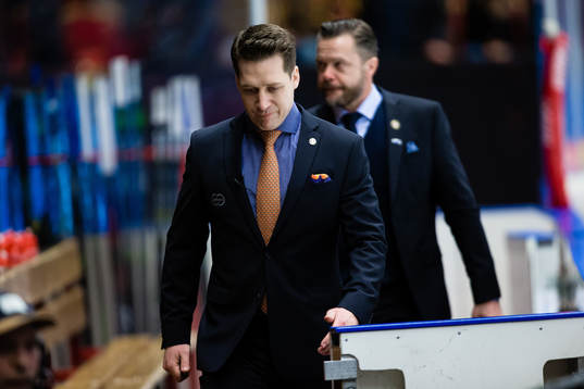 Växjös tränare Sam Hallam deppar