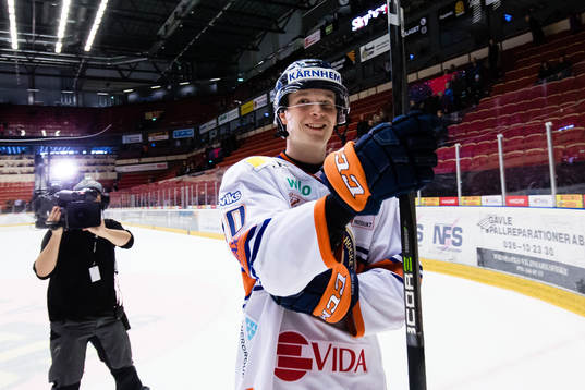 Växjös Elias Pettersson jublar