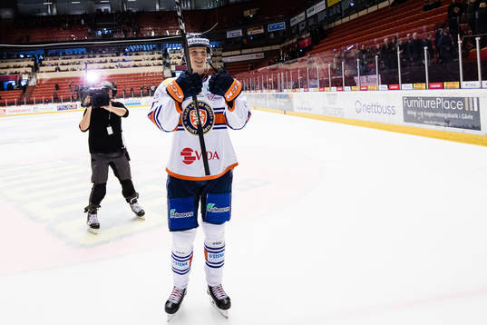 Växjös Elias Pettersson jublar