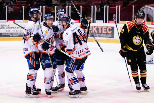 Växjös Elias Pettersson med lagkamrater
