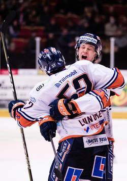 Växjös Elias Pettersson med Arvid Lundberg
