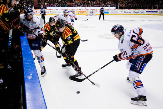 Brynäs Linus Ölund och Växjös Erik Josefsson