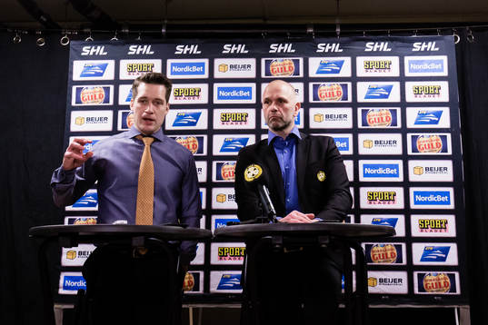 Växjös tränare Sam Hallam och Brynäs tränare Tommy