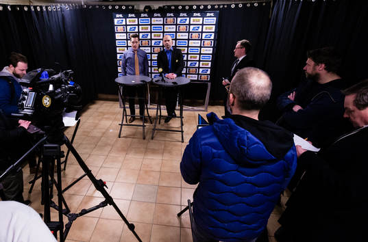 Vy över rummet för presskonferensen