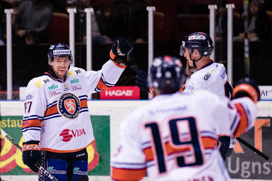 Växjös Robert Rosén jublar