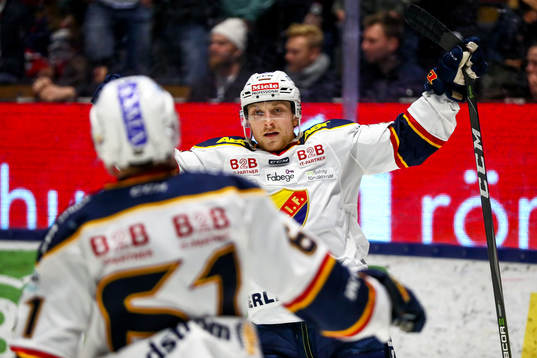 Djurgårdens Linus Hultström jublar
